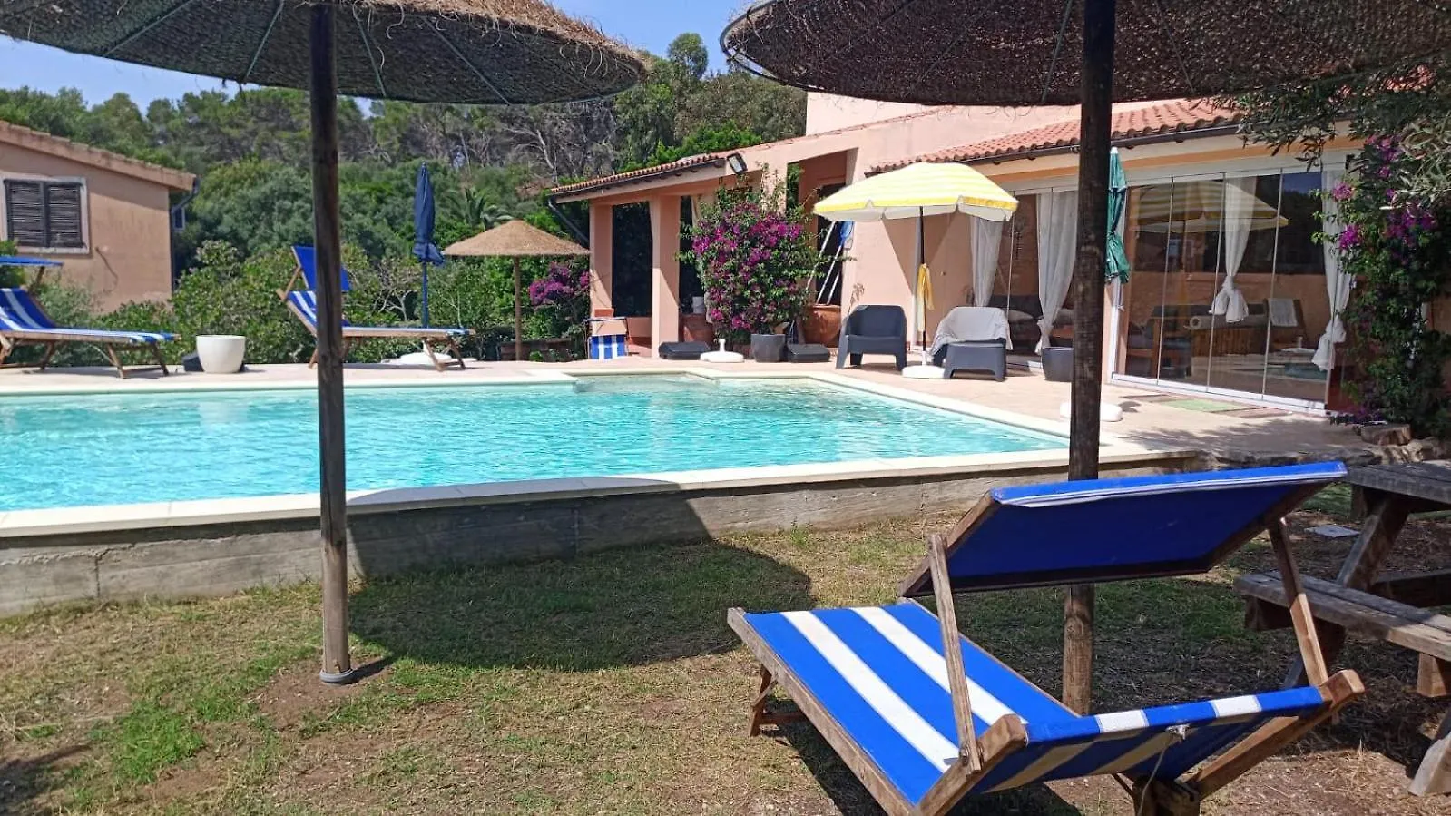 B&B Peonia Sun Light SantʼAntìoco İtalya